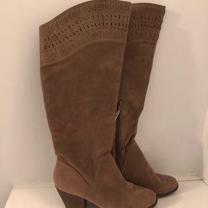 Universal Thread Boots size 9